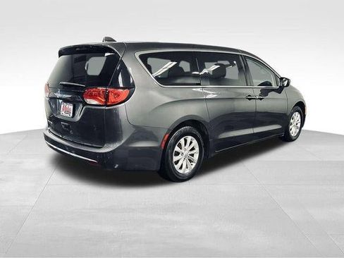 Used 2018 Chrysler Pacifica Touring Plus FWD image 6