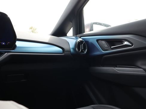 New 2026 Chevrolet Equinox EV LT image 40