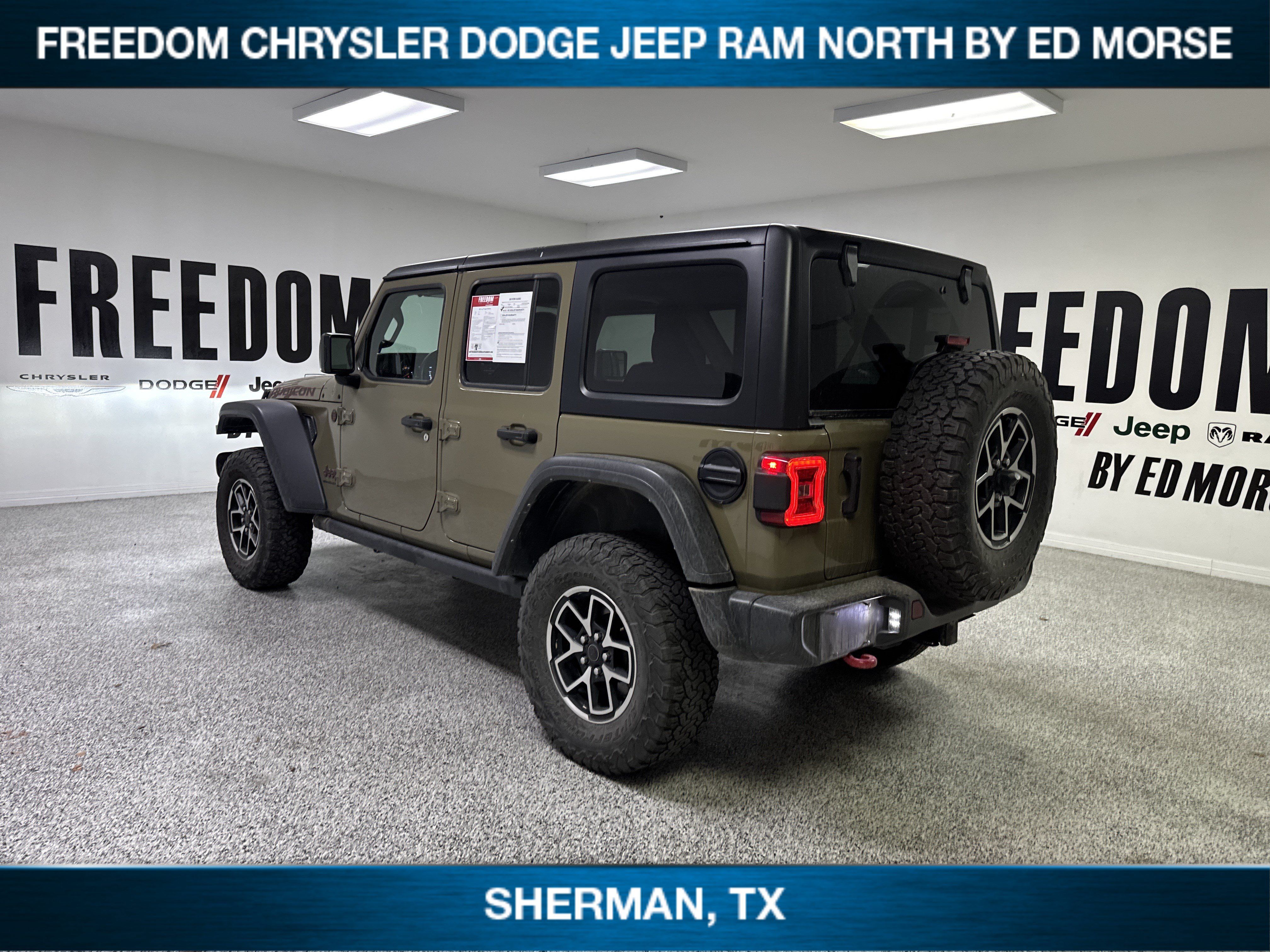 Used 2025 Jeep Wrangler Unlimited Rubicon AWD/4WD image 7