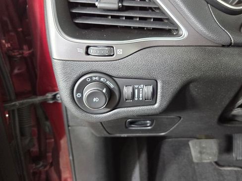 Used 2021 Jeep Cherokee Latitude Lux AWD/4WD image 19