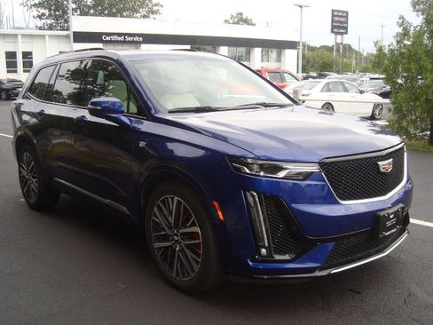 Used 2023 Cadillac XT6 Sport image 3