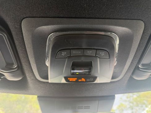 Used 2024 Toyota Corolla Cross SE image 27