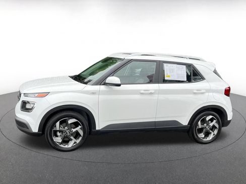 Used 2026 Hyundai Venue SEL FWD image 8