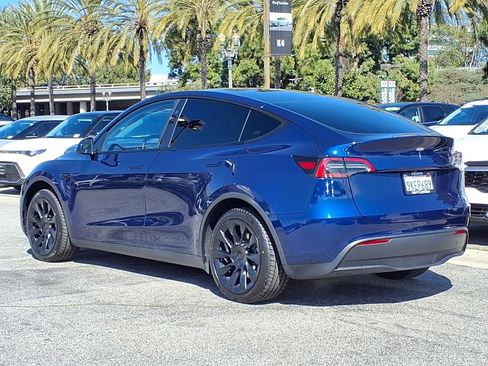 Used 2023 Tesla Model Y 2WD image 3