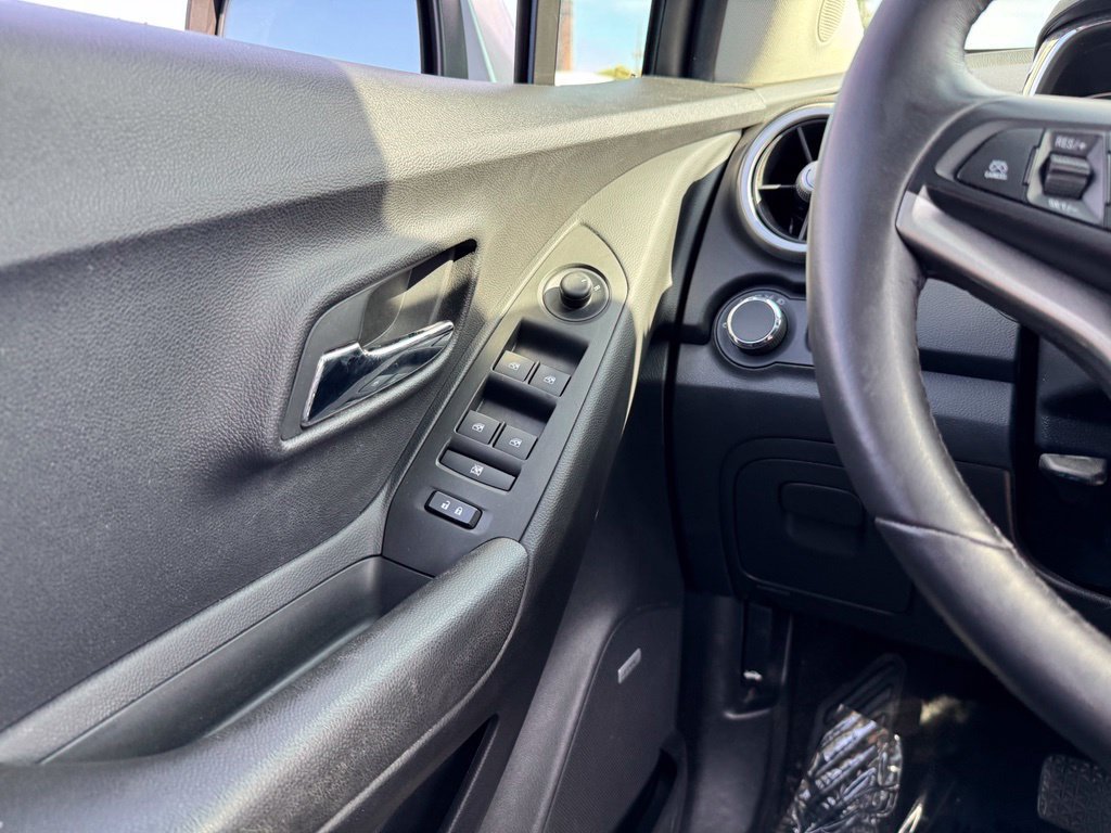 Used 2015 Chevrolet Trax LT w/ LT Sun and Sound Package FWD image 31