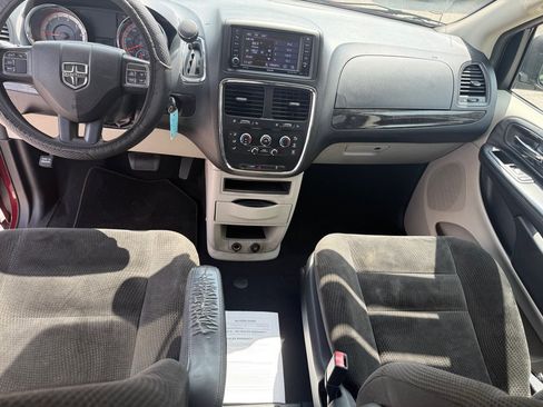 Used 2018 Dodge Grand Caravan SE w/ UConnect Hands-Free Group FWD image 12
