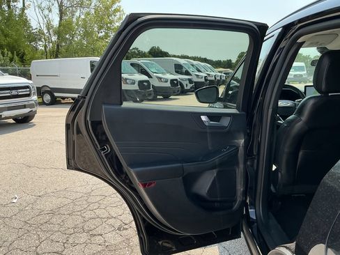 Used 2023 Ford Escape SE FWD image 15