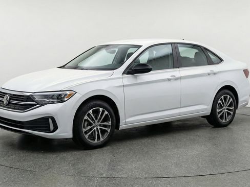 Used 2025 Volkswagen Jetta Sport image 3