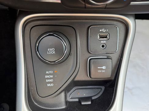 Used 2019 Jeep Compass Latitude image 9