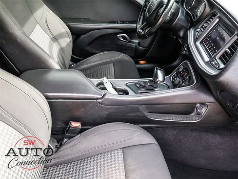 Used 2019 Dodge Challenger SXT image 16