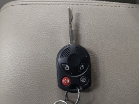 Used 2018 Ford Focus SE w/ Cold Weather Package FWD image 32