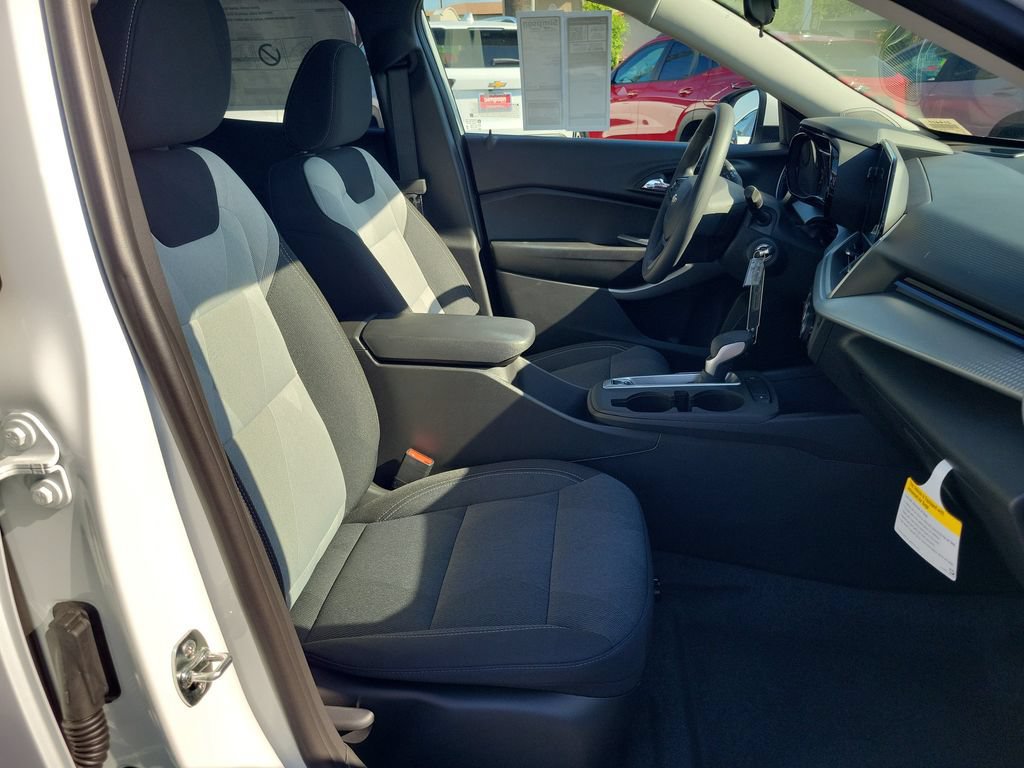 New 2026 Chevrolet Trax LS w/ LS Convenience Package FWD image 15