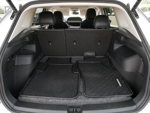 Used 2025 Volkswagen Tiguan SE w/ Panoramic Sunroof Package AWD/4WD image 18