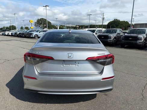 Used 2024 Honda Civic Touring image 5