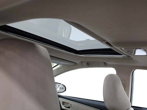 Used 2015 Toyota Corolla LE FWD image 10