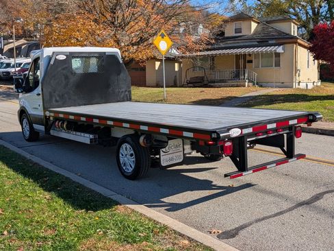 Used 2023 Ford E-Transit image 9