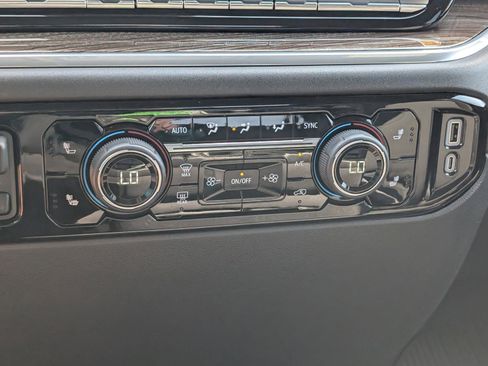 Used 2024 Chevrolet Silverado 2500 LT w/ Convenience Package image 30