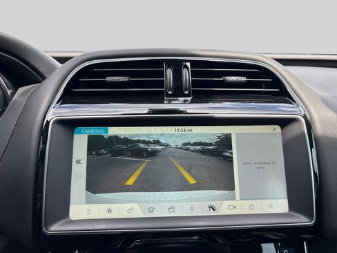Used 2019 Jaguar XE RWD image 22