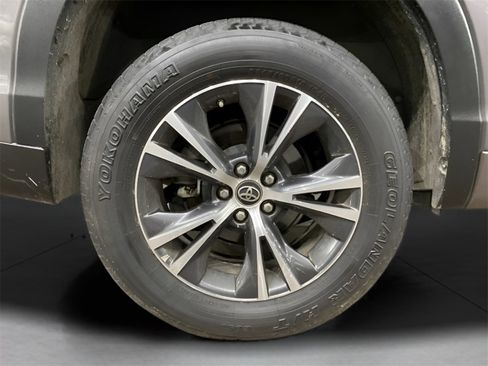 Used 2017 Toyota Highlander Plus image 17