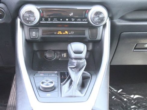 Used 2024 Toyota RAV4 XLE AWD/4WD image 18