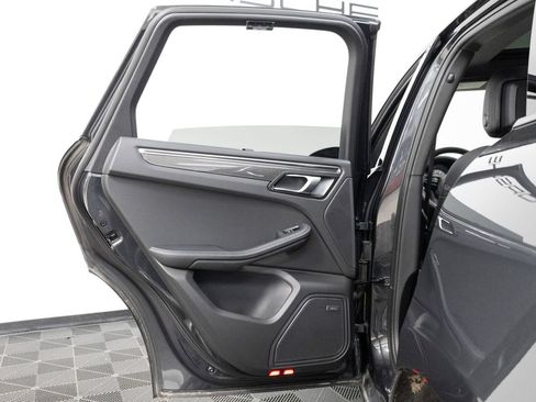 Certified 2026 Porsche Macan AWD/4WD image 28