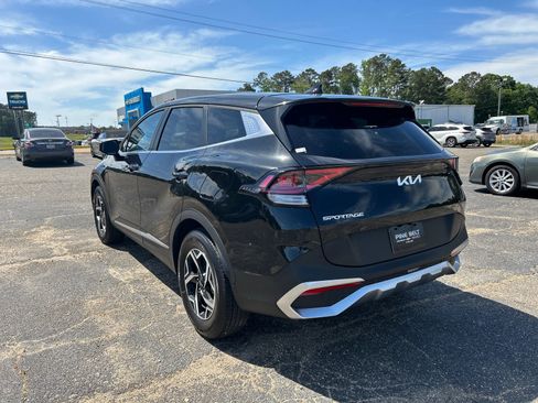 Used 2025 Kia Sportage LX FWD image 4