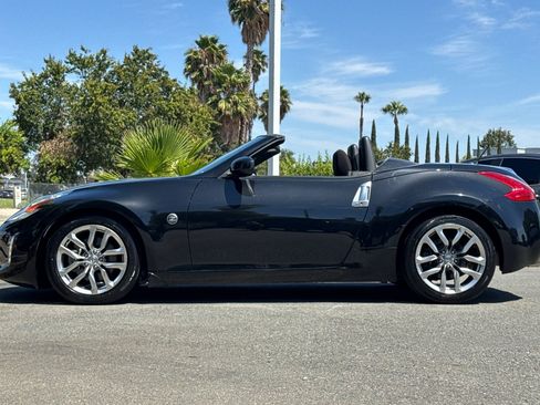 Used 2014 Nissan 370Z Roadster RWD image 2