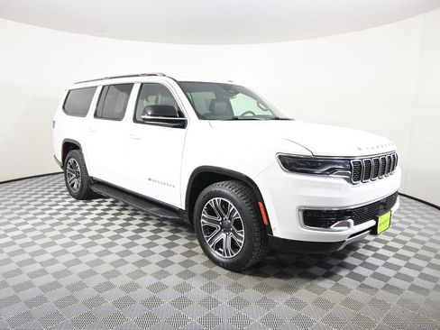 Used 2023 Jeep Wagoneer L Series II image 9