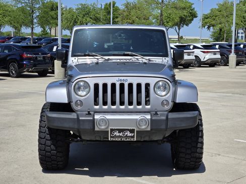 Used 2016 Jeep Wrangler Unlimited Sahara w/ Connectivity Group image 6