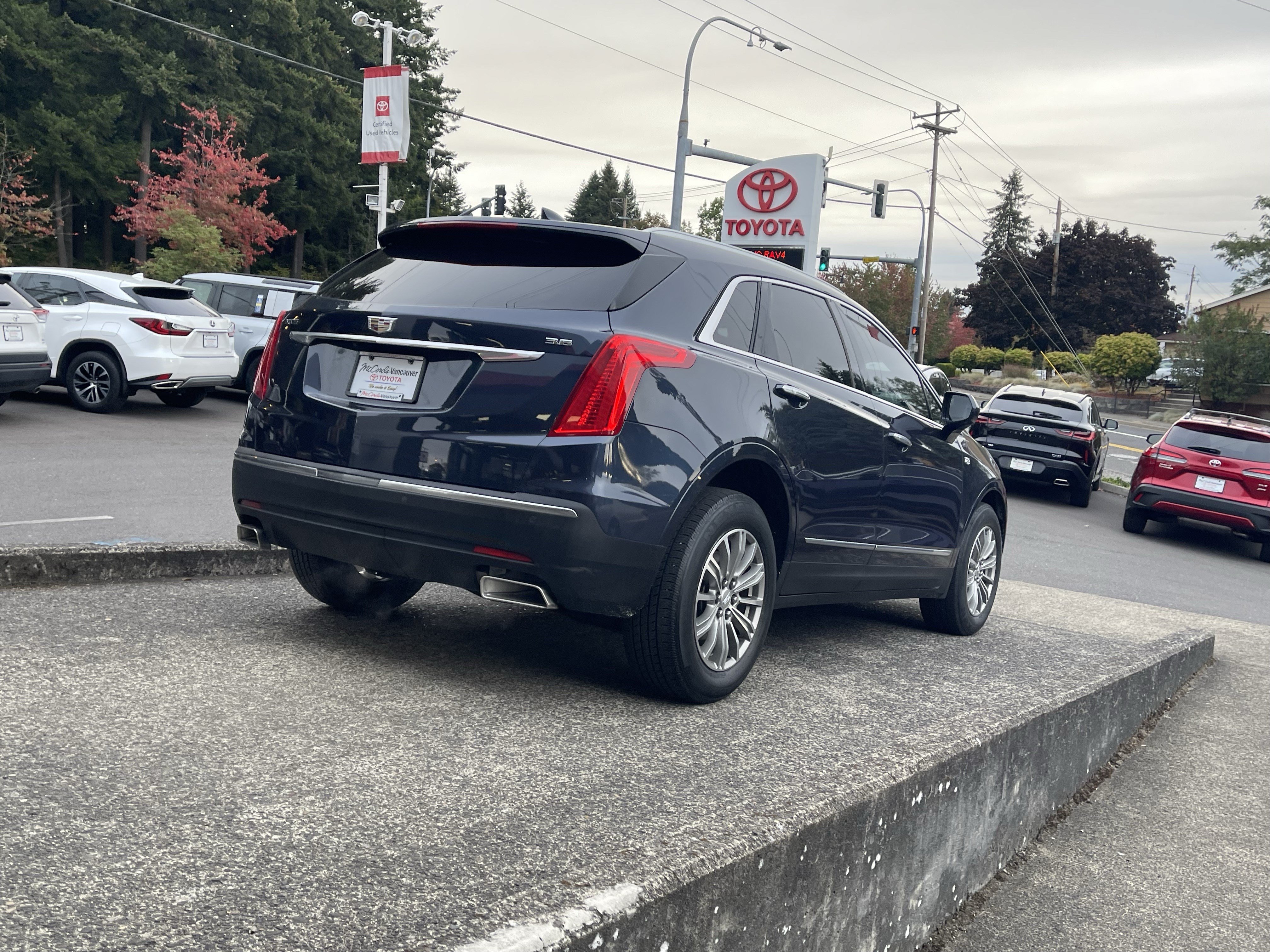 Used 2018 Cadillac XT5 Luxury w/ Driver Awareness Package FWD image 8