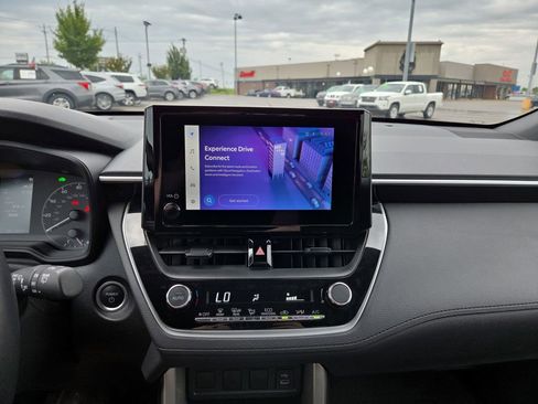 Used 2023 Toyota Corolla Cross SE image 26