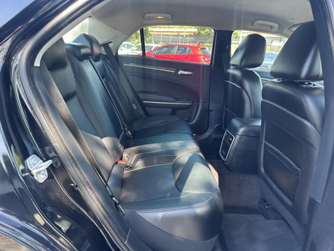 Used 2017 Chrysler 300 Limited RWD image 21