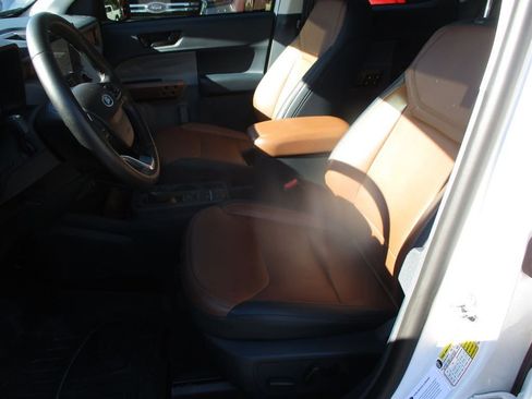 Used 2023 Ford Maverick Lariat w/ Equipment Group 500A Standard image 8