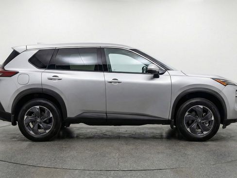 Used 2025 Nissan Rogue SV AWD/4WD image 11
