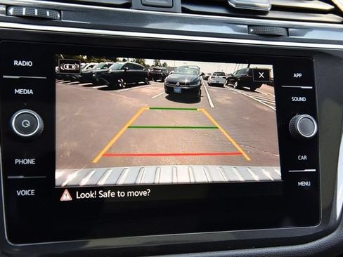 Certified 2023 Volkswagen Tiguan SE w/ Panoramic Sunroof Package AWD/4WD image 12