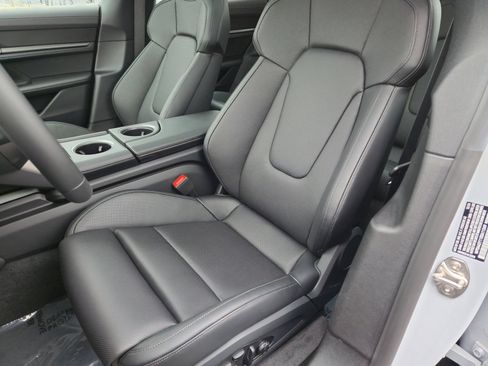 Used 2025 Porsche Taycan RWD image 5
