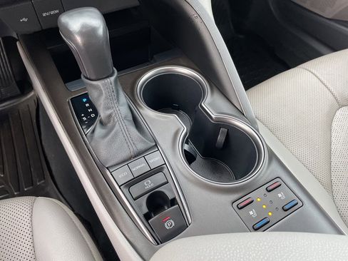 Used 2023 Toyota Camry XSE image 13