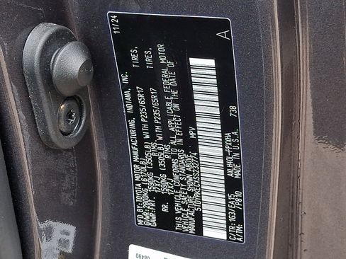 Certified 2025 Toyota Sienna XLE FWD image 27