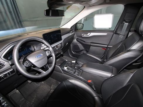 Used 2025 Ford Escape SE w/ PHEV Premium Package image 2