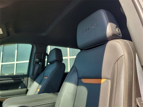 Used 2024 GMC Sierra 1500 AT4 w/ Technology Package image 18