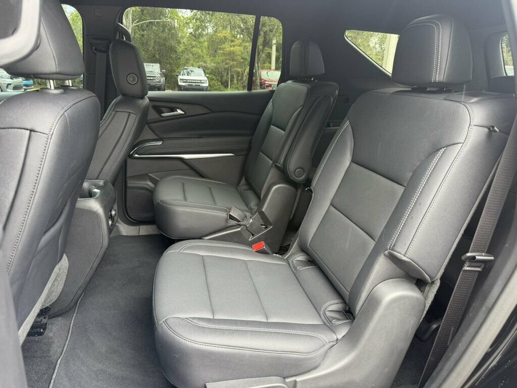 Used 2026 Chevrolet Traverse LT FWD image 7