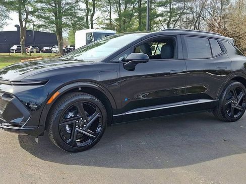 New 2026 Chevrolet Equinox EV RS image 7