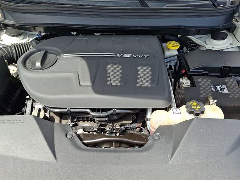 Used 2019 Jeep Cherokee Trailhawk AWD/4WD image 27