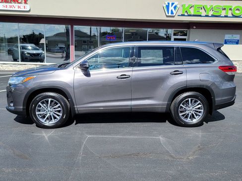 Used 2017 Toyota Highlander XLE AWD/4WD image 8