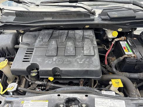 Used 2008 Chrysler Town & Country Limited w/ Entertainment Group #3 image 28