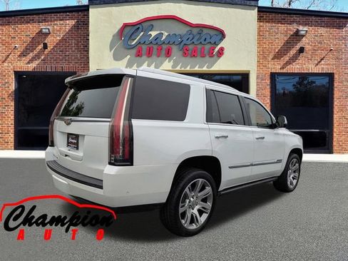 Used 2017 Cadillac Escalade Premium Luxury RWD image 4