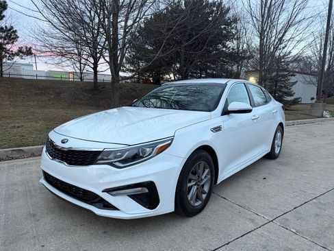Used 2020 Kia Optima LX image 3
