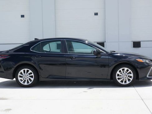 Used 2021 Toyota Camry LE image 16
