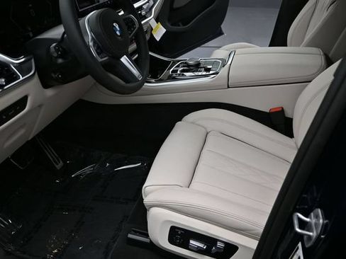 Used 2026 BMW X5 xDrive40i w/ M Sport Package AWD/4WD image 17