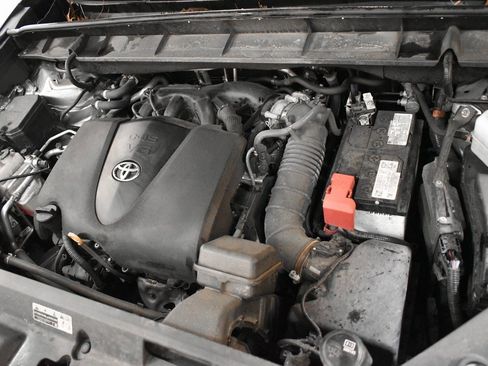 Used 2022 Toyota Highlander LE image 8